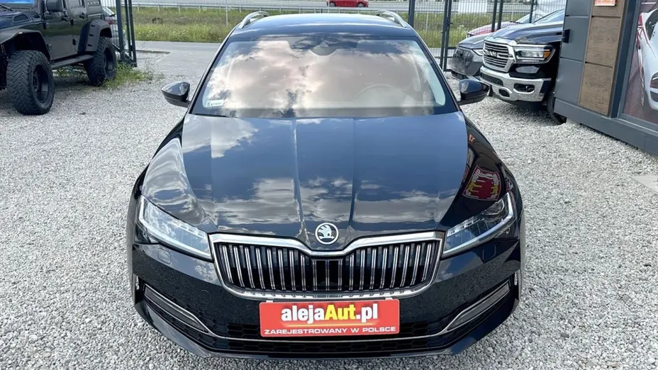 SKODA Superb -