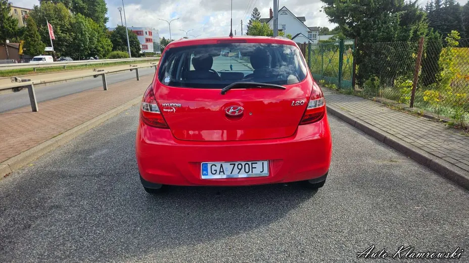 HYUNDAI i20 -
