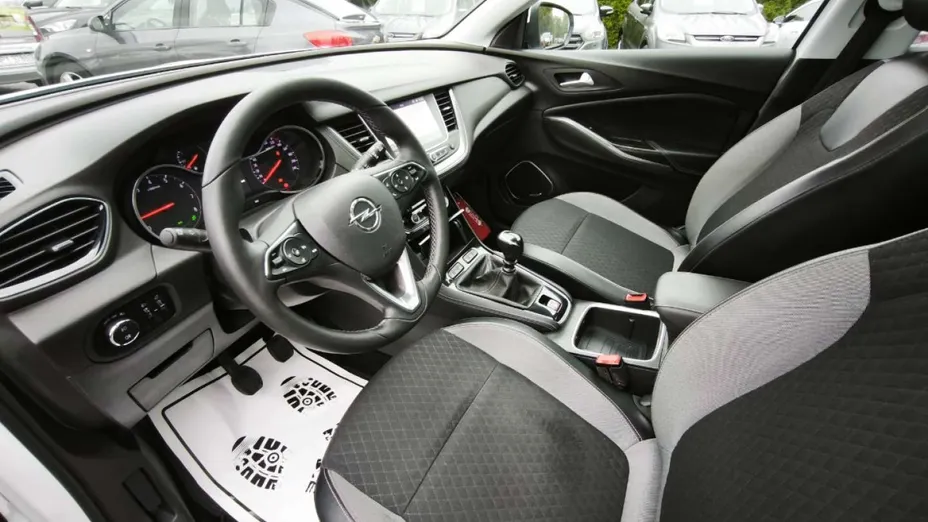OPEL Grandland X -