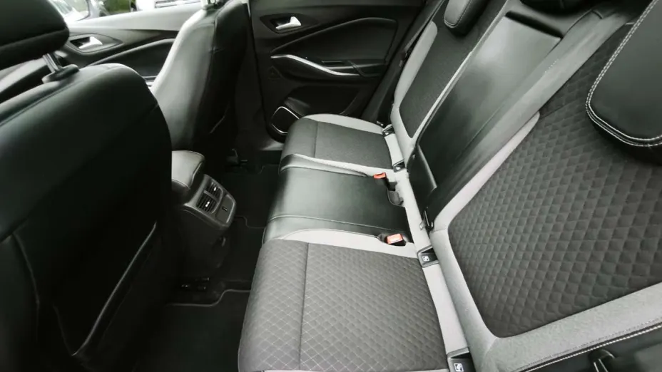 OPEL Grandland X -