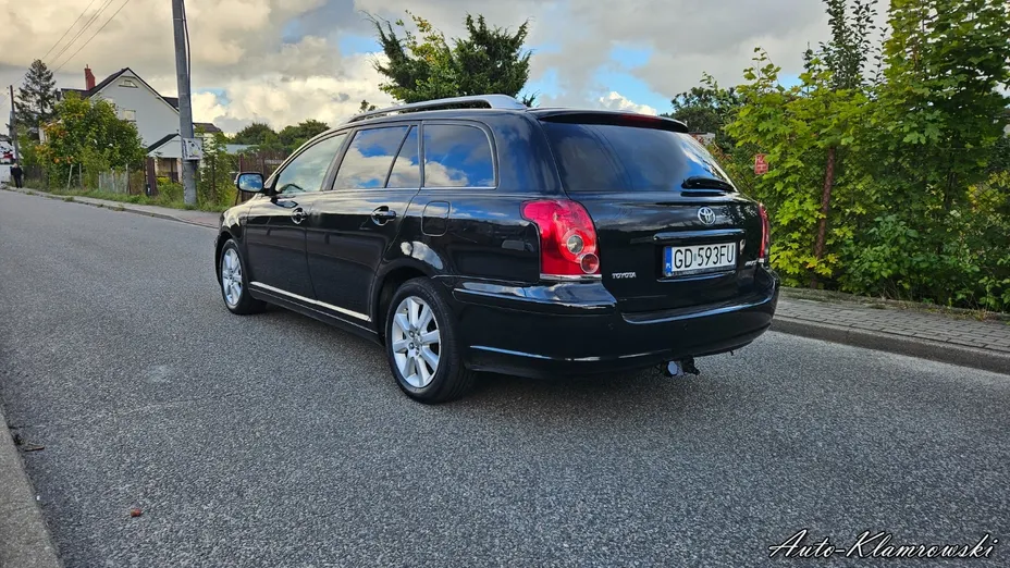 TOYOTA Avensis -