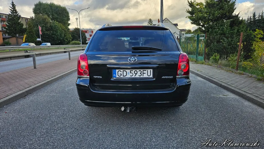 TOYOTA Avensis -