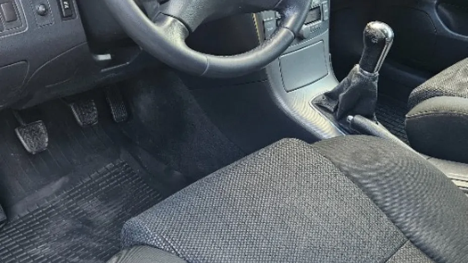 TOYOTA Avensis -