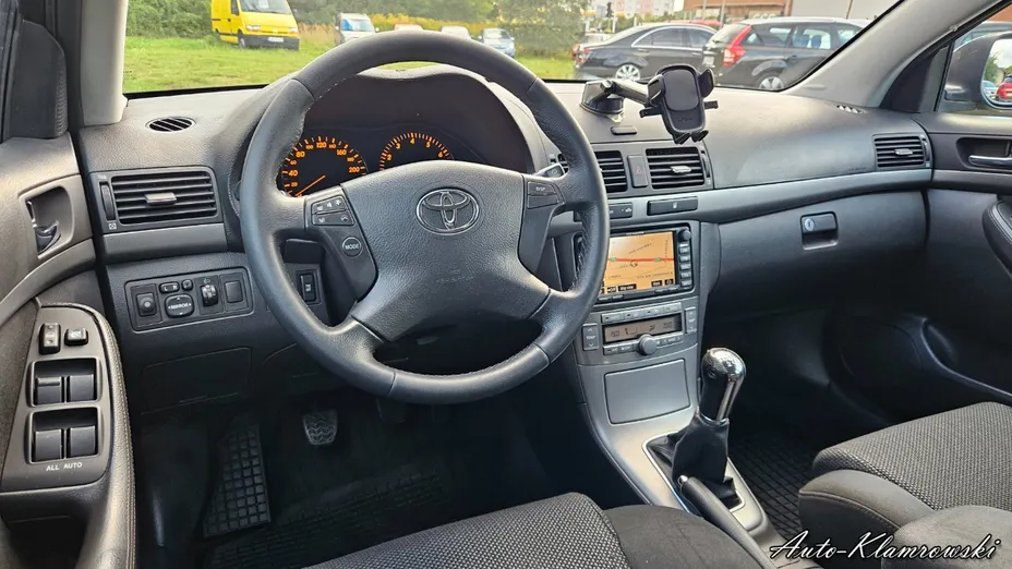 TOYOTA Avensis -