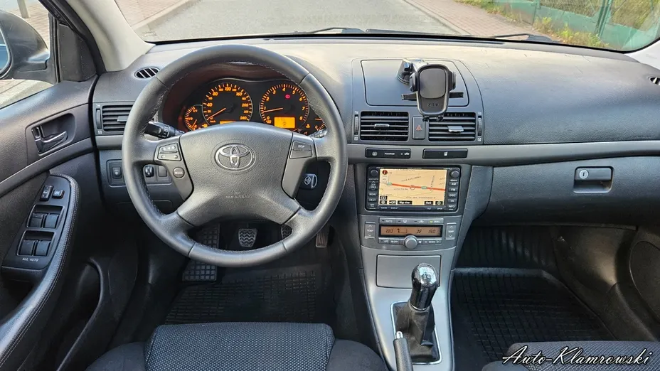 TOYOTA Avensis -