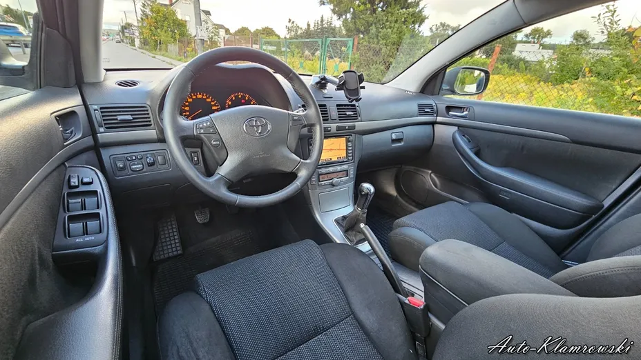 TOYOTA Avensis -