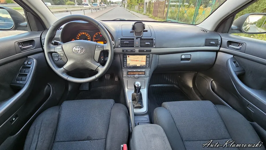 TOYOTA Avensis -