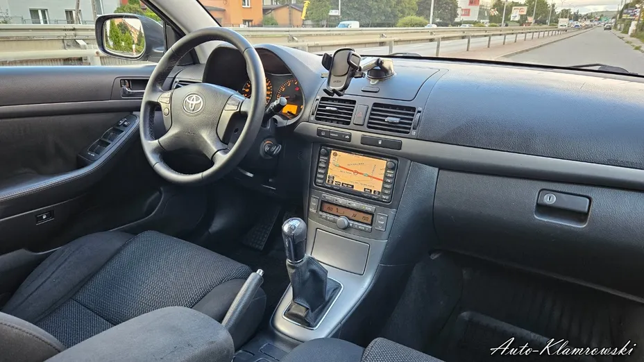 TOYOTA Avensis -