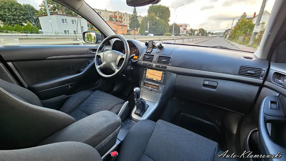 TOYOTA Avensis -
