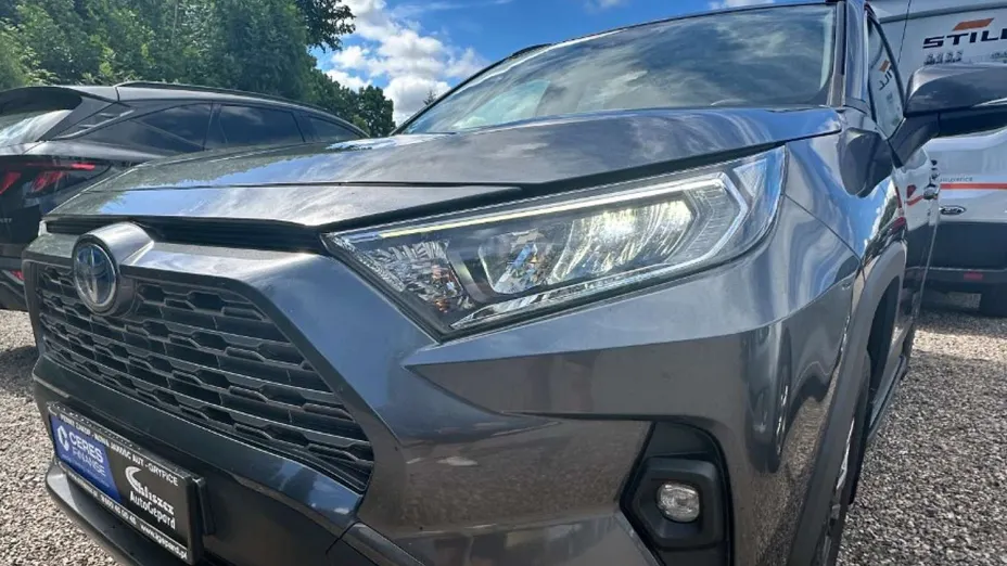 TOYOTA RAV4 -