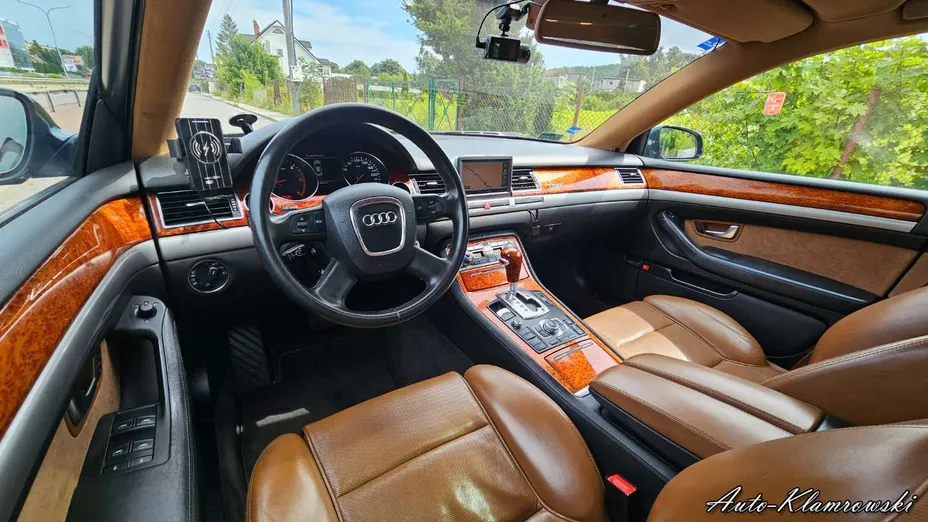 AUDI A8 -