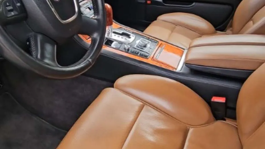 AUDI A8 -