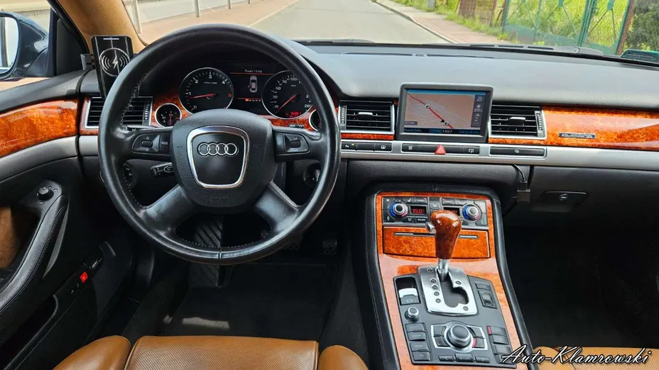 AUDI A8 -