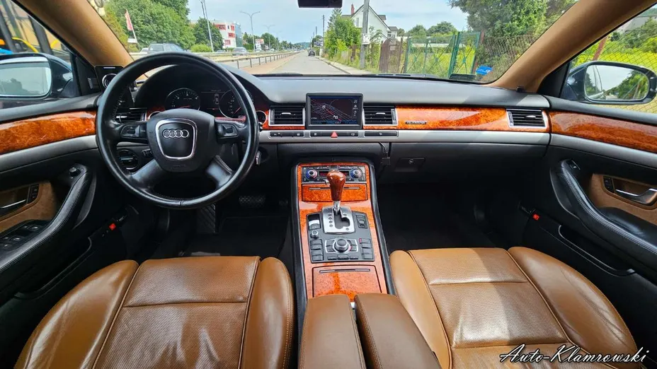 AUDI A8 -