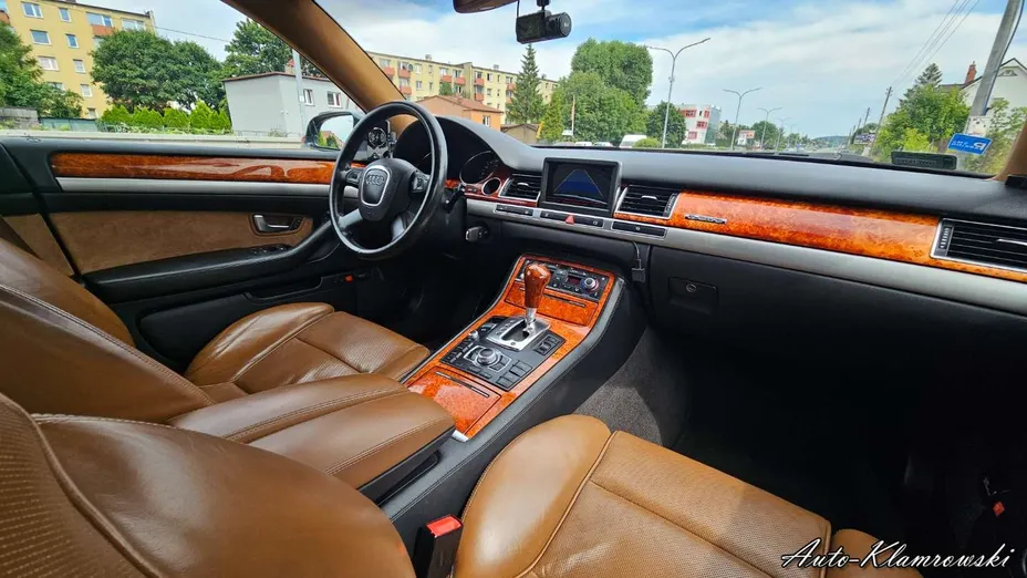 AUDI A8 -
