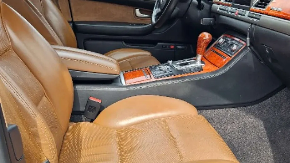 AUDI A8 -
