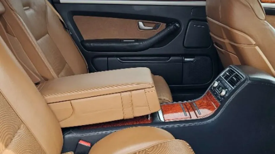 AUDI A8 -