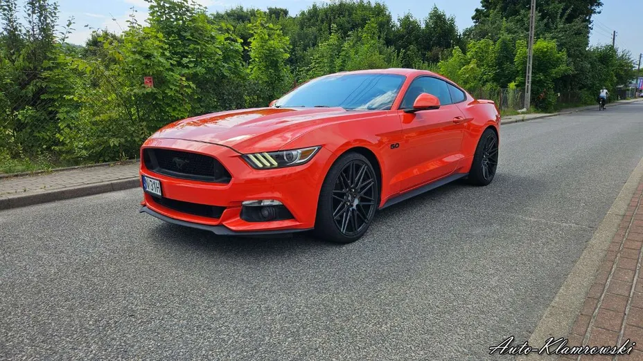 FORD Mustang -