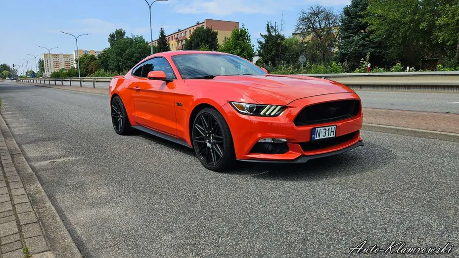 FORD Mustang -