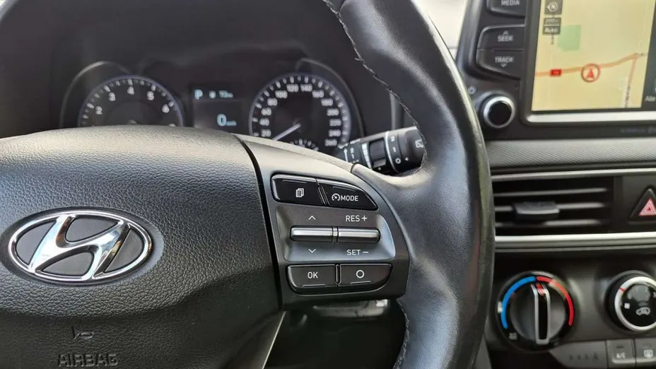 HYUNDAI Kona -