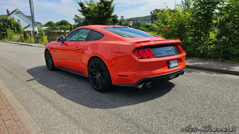 FORD Mustang -