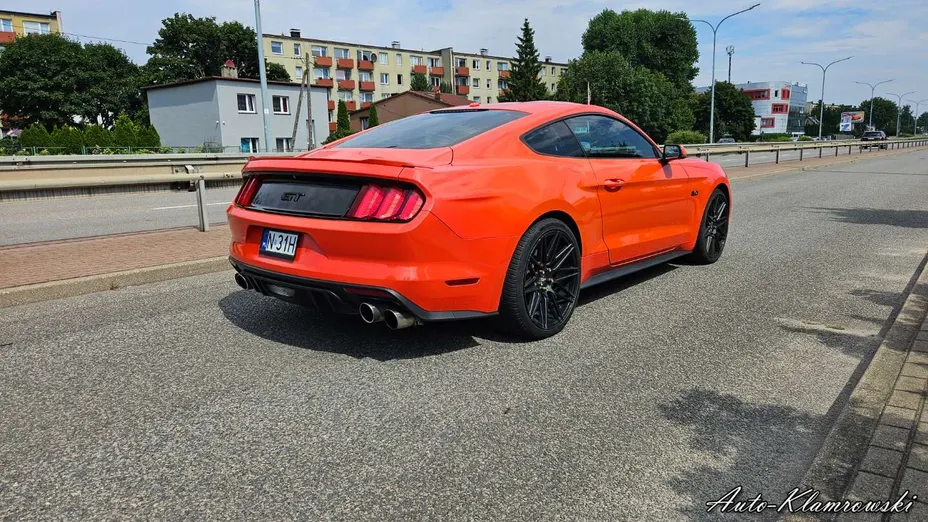 FORD Mustang -