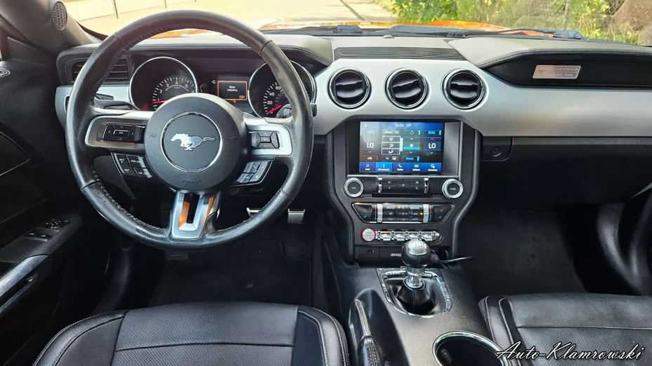 FORD Mustang -
