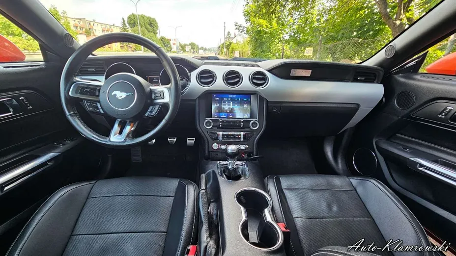 FORD Mustang -