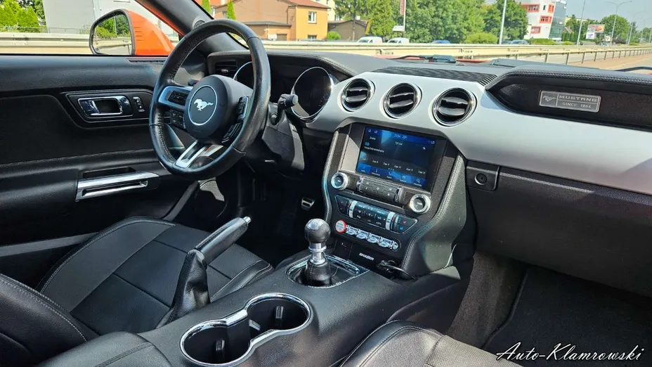 FORD Mustang -