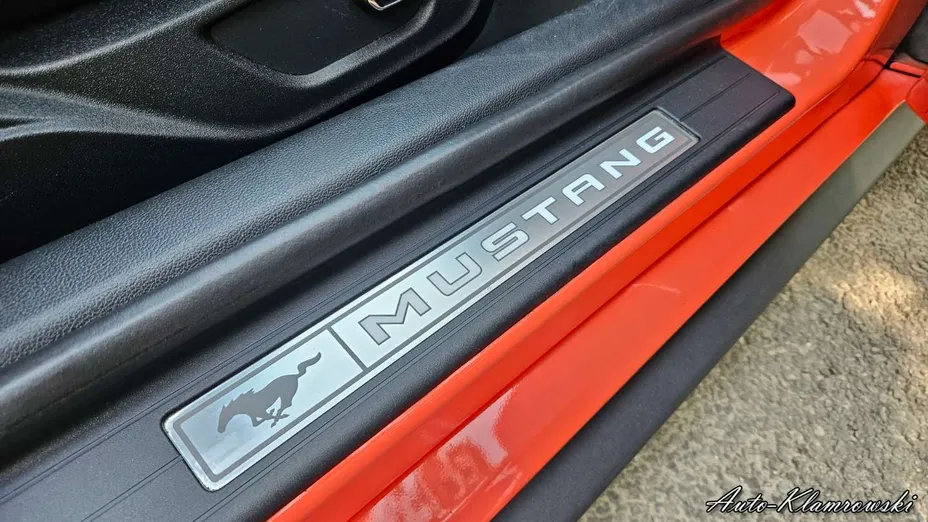 FORD Mustang -
