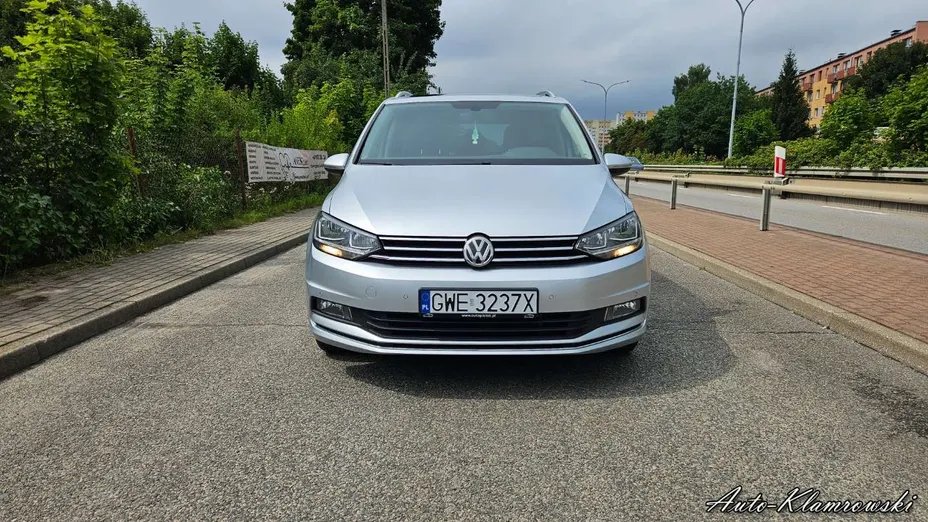 VOLKSWAGEN Touran -