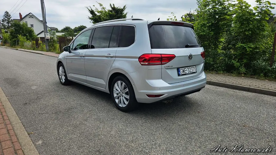 VOLKSWAGEN Touran -