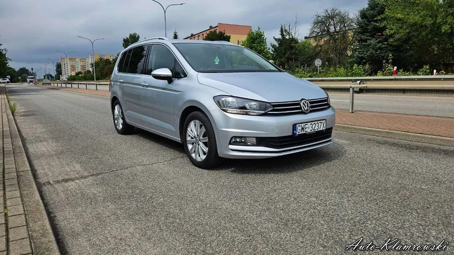 VOLKSWAGEN Touran -