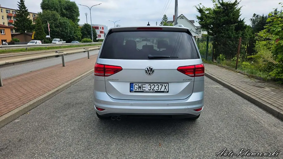 VOLKSWAGEN Touran -