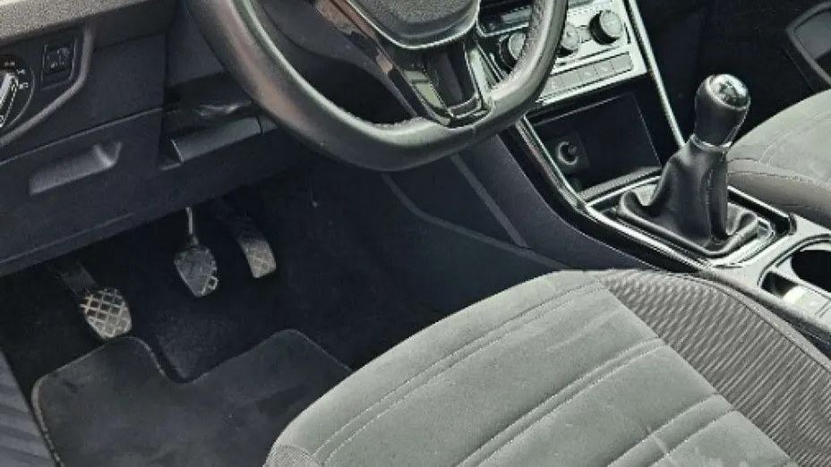 VOLKSWAGEN Touran -