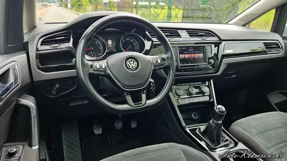 VOLKSWAGEN Touran -