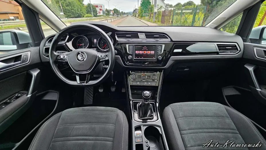 VOLKSWAGEN Touran -