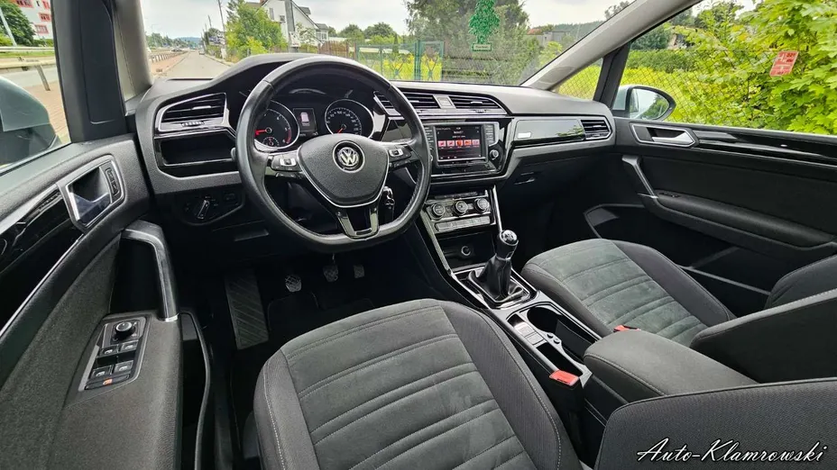 VOLKSWAGEN Touran -