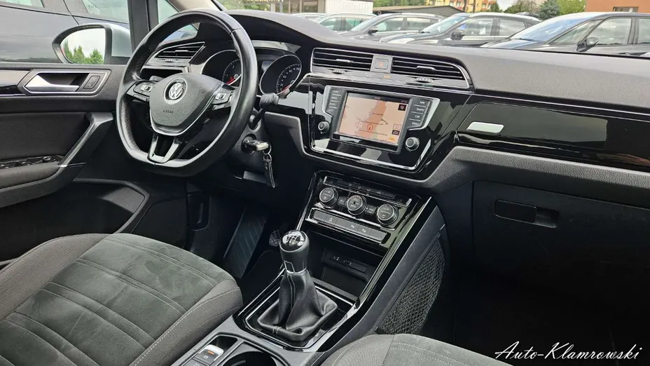 VOLKSWAGEN Touran -