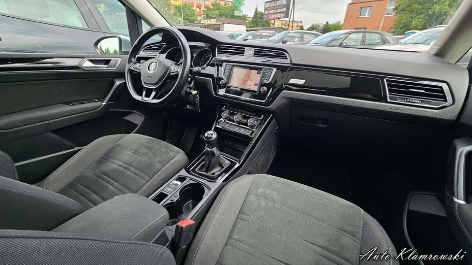 VOLKSWAGEN Touran -