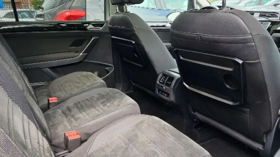 VOLKSWAGEN Touran -