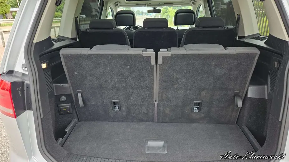 VOLKSWAGEN Touran -
