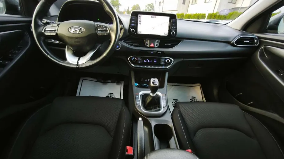 HYUNDAI i30 -