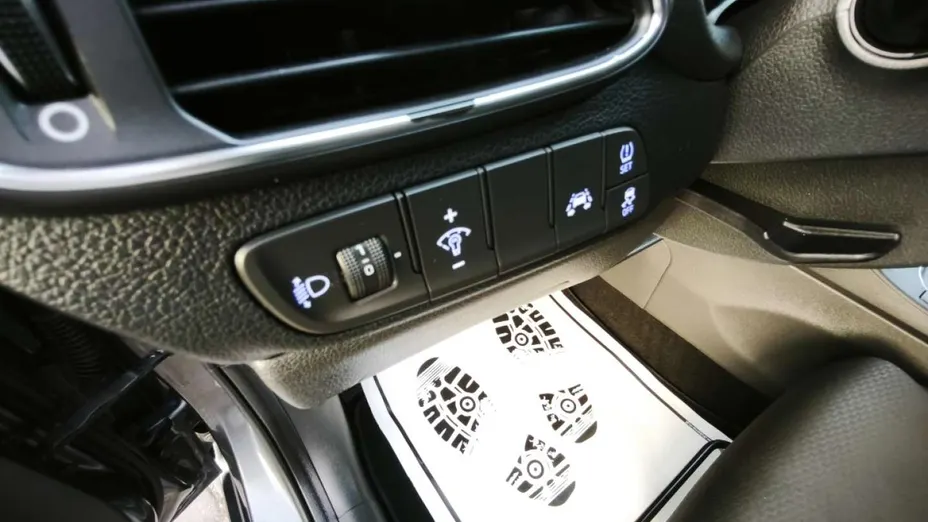 HYUNDAI i30 -