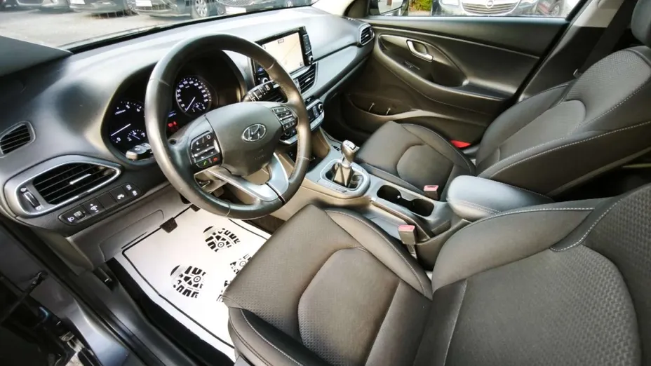 HYUNDAI i30 -