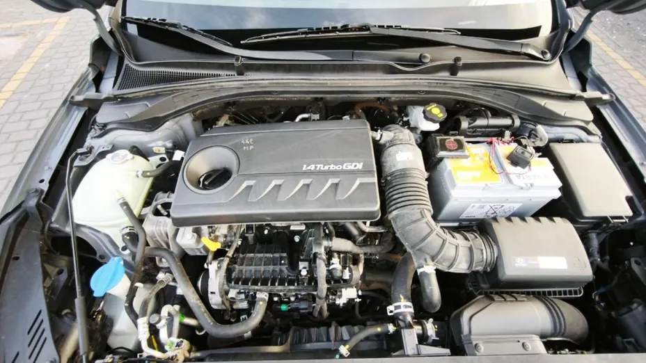 HYUNDAI i30 -