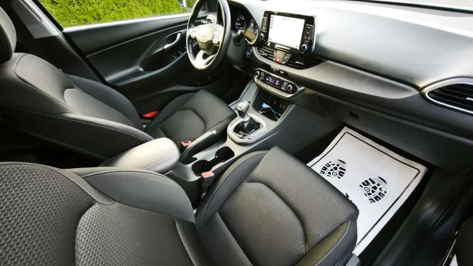 HYUNDAI i30 -
