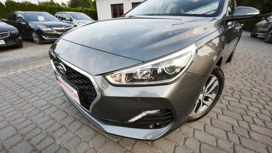 HYUNDAI i30 -