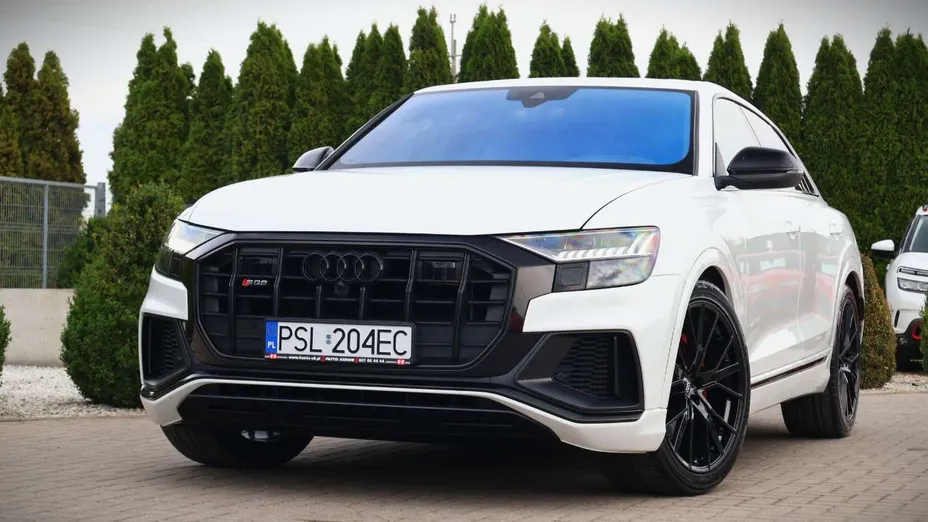 AUDI Q8 -