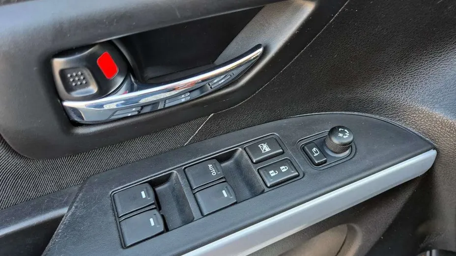 SUZUKI SX4 -